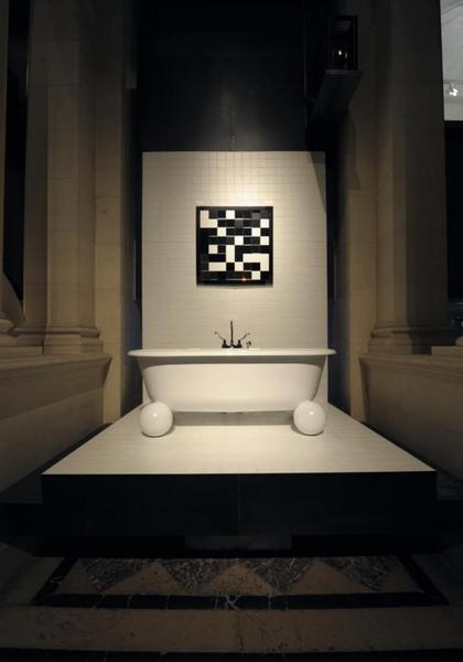Baignoire pied boules par Andre Putman