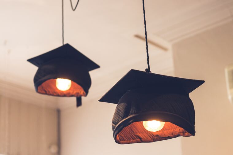 Suspension lampadaire en chapeau de diplm