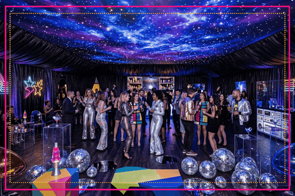 soiree sur le theme espace retrofuturiste