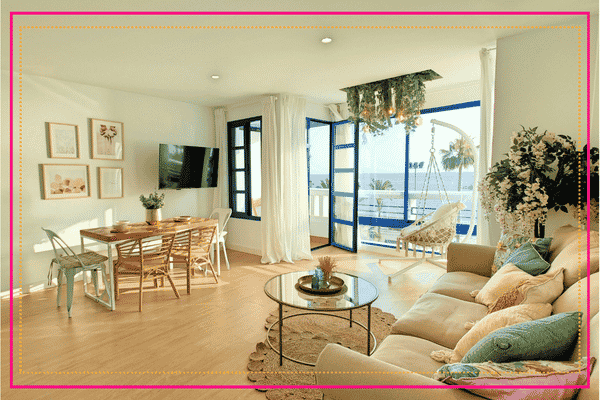 Lumineux salon d�cor� dans un style bord de mer
