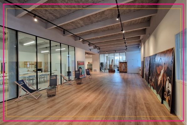 Hall d'entr�e et d'exposition de l'Ecole Blot de Reims