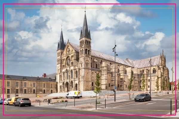 Esplanade et basilique Saint-Rémi de la ville de Reims